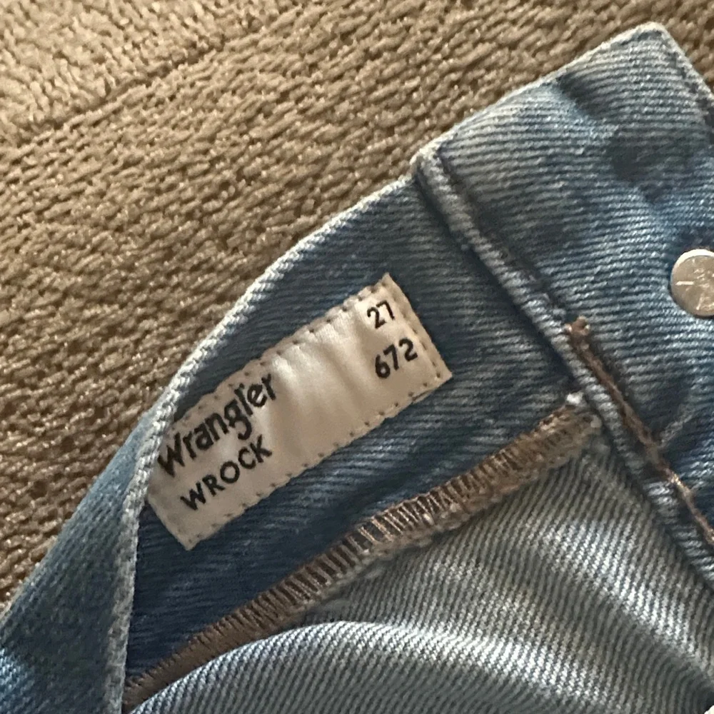 Wrangler Two-Tone Crop Flare Jeans - Picture 4 of 6